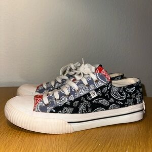 Axel Arigato sneakers